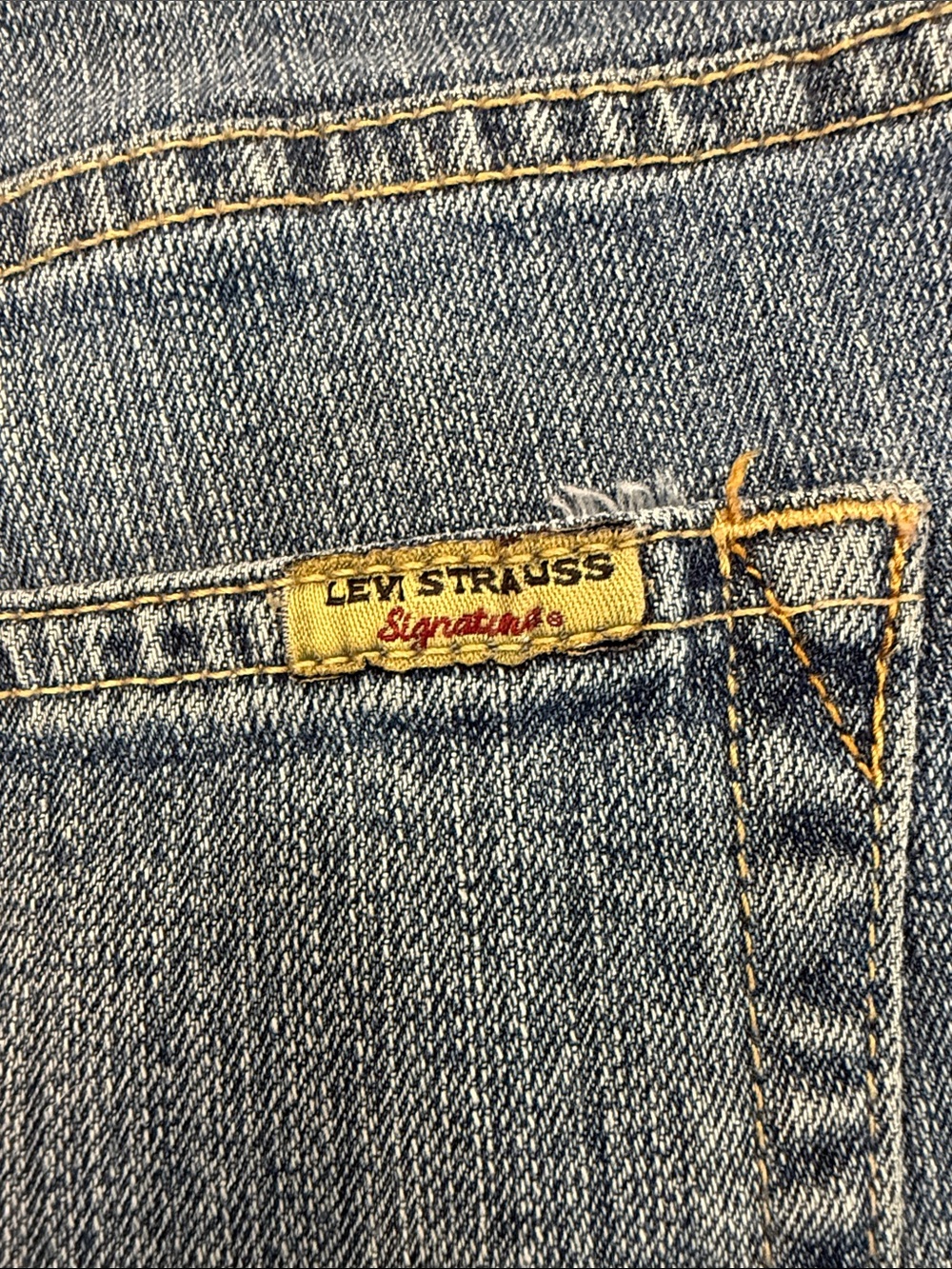 Levi's Signature Ladies Mid Rise Bootcut Blue Jeans 18 - Picture 6 of 8